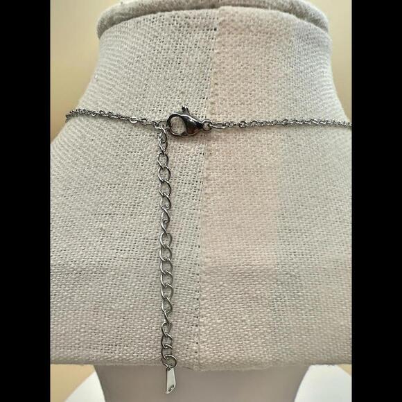 Stunning Hummingbird Pendant Necklace with Green Glass Gemstone - Picture 10 of 11